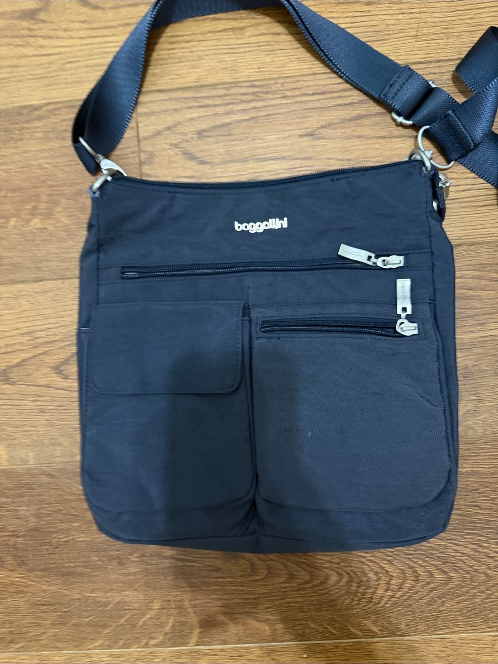 Baggallini Black Crossbody Messenger Bag with Silver Hardware